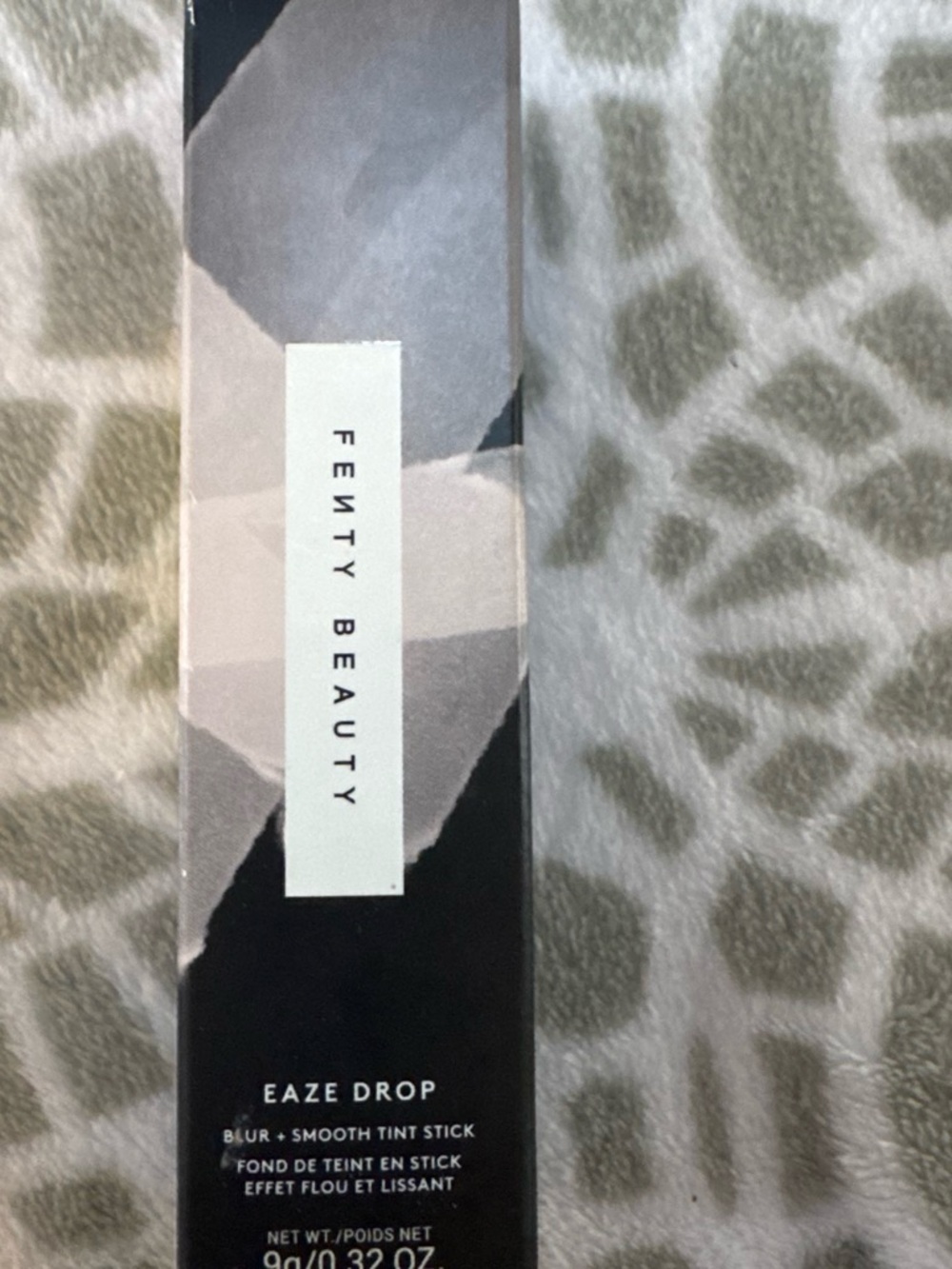 Fenty Beauty Eaze Drop Blur + Smooth tint Stick -